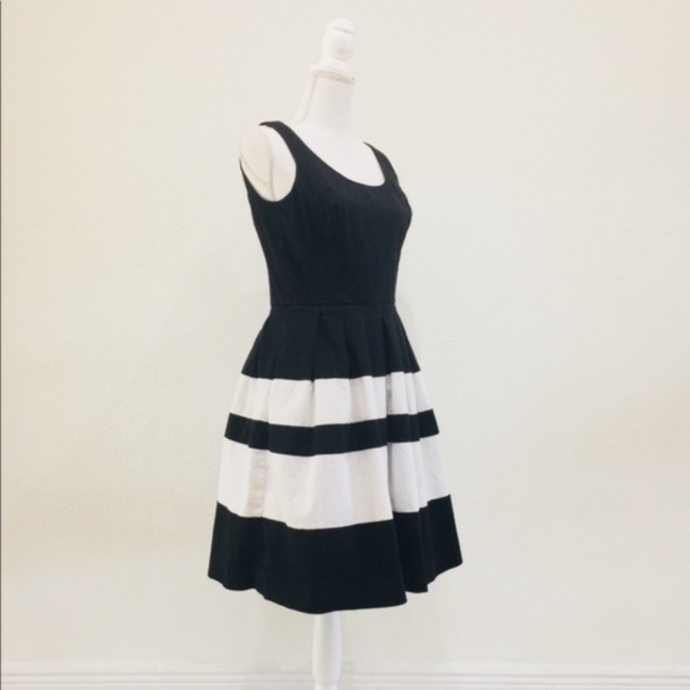 ⭐️ White House Black Market Fit & Flare Dress.